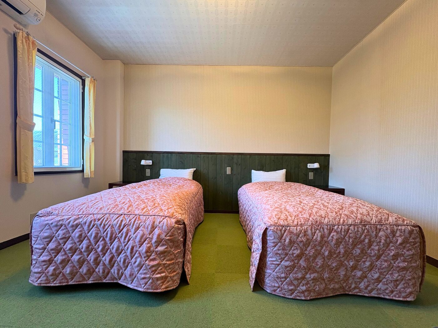 <br />
<b>Warning</b>:  Undefined variable $room_name in <b>/home/xs566017/mcd-test.site/public_html/eveplaza.mcd-test.site/wp-content/themes/eveplaza/archive-room.php</b> on line <b>267</b><br />
