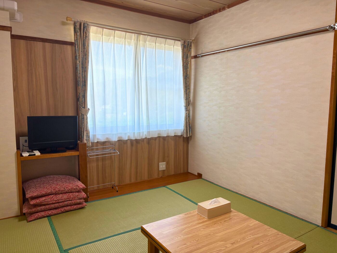 <br />
<b>Warning</b>:  Undefined variable $room_name in <b>/home/xs566017/mcd-test.site/public_html/eveplaza.mcd-test.site/wp-content/themes/eveplaza/archive-room.php</b> on line <b>267</b><br />
